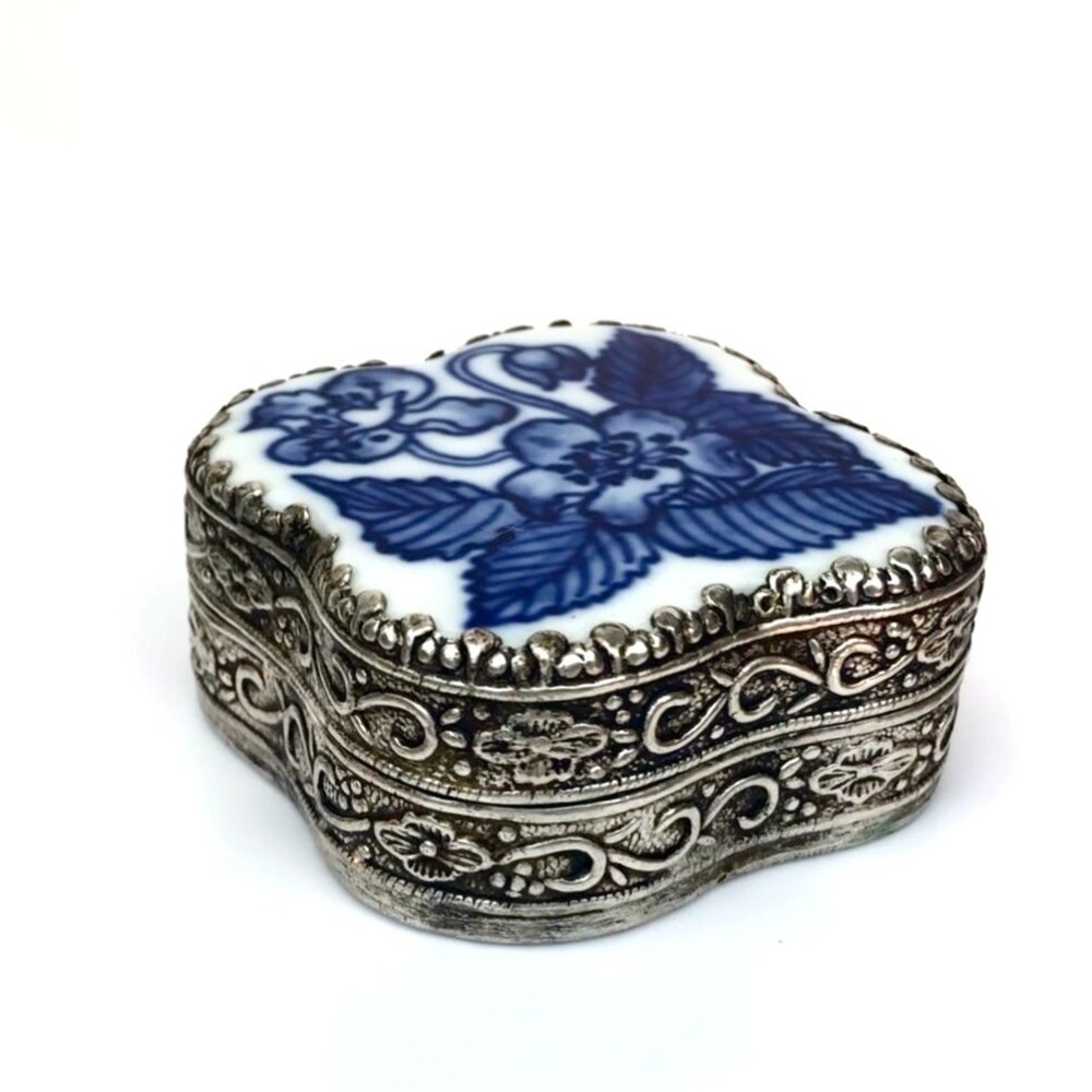 Trinket Box Vintage Chinese Silver Blue & White Porcelain Chard Mirrored